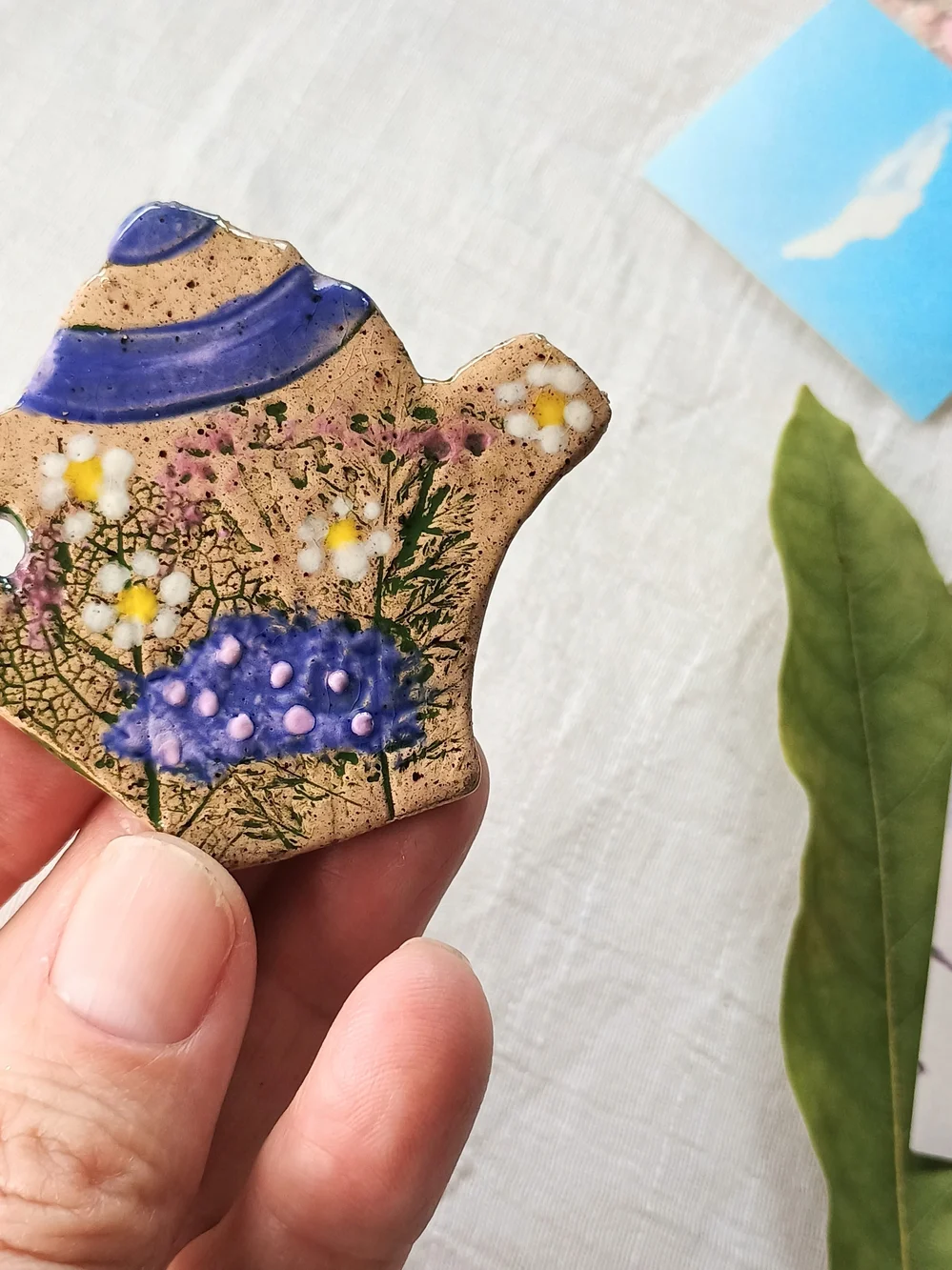 🌻 COTTAGE CORE 🌻 VTG Artisan Crafted ceramic teapot brooch, Granny Core Style